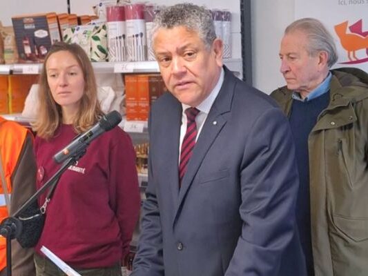 Inauguration d'épiceries solidaires avec le soutien de la Fondation Carrefour