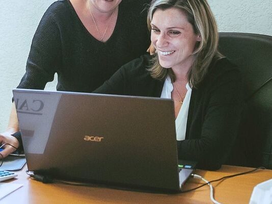 Les visages d’Andès – découvrez le portrait d’Emilie, assistante administrative en chantier d’insertion